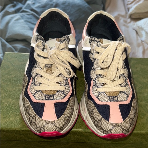 Gucci Sneakers - Picture 1 of 4